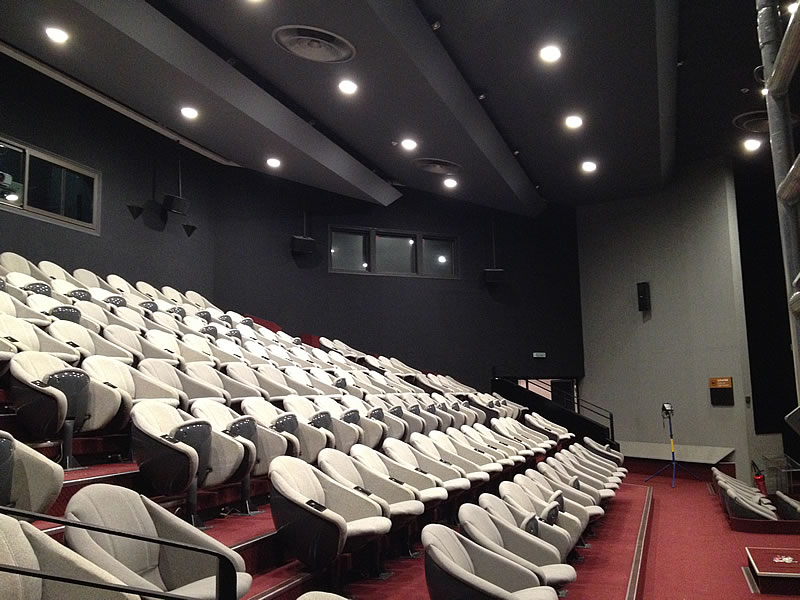 Eclairage LED d'une salle de conférence par Addis Lighting