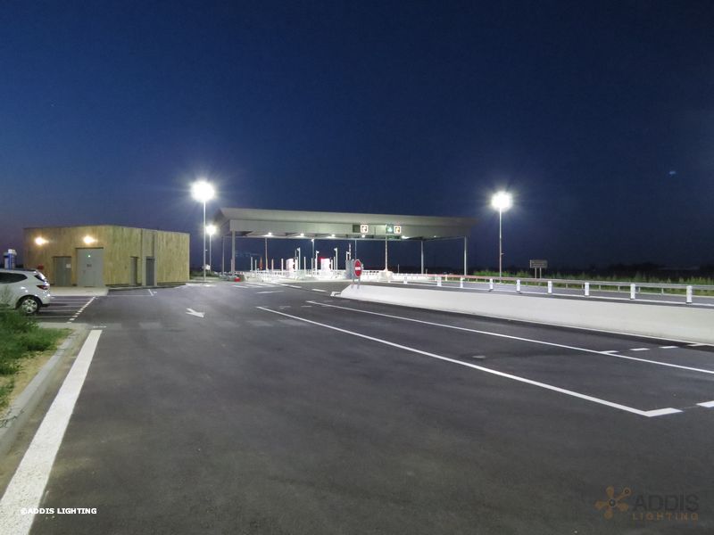 Eclairage led d'une gare de péage avec la Gamme AZURITE et la Gamme PYRITE