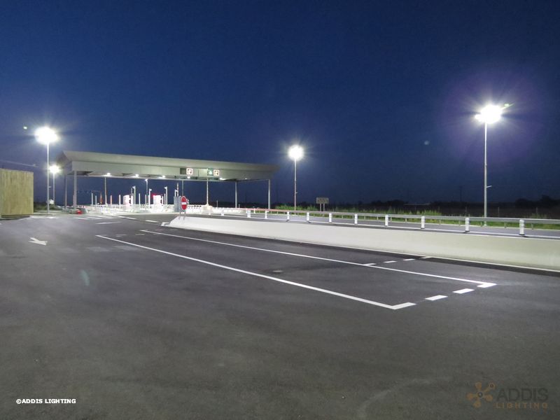 Eclairage led d'une gare de péage avec la Gamme AZURITE et la Gamme PYRITE