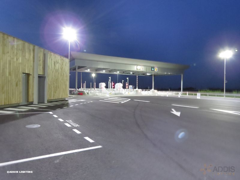 Eclairage led d'une gare de péage avec la Gamme AZURITE et la Gamme PYRITE