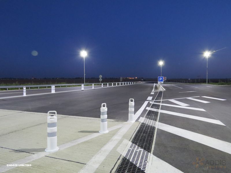Eclairage led d'une gare de péage avec la Gamme AZURITE et la Gamme PYRITE