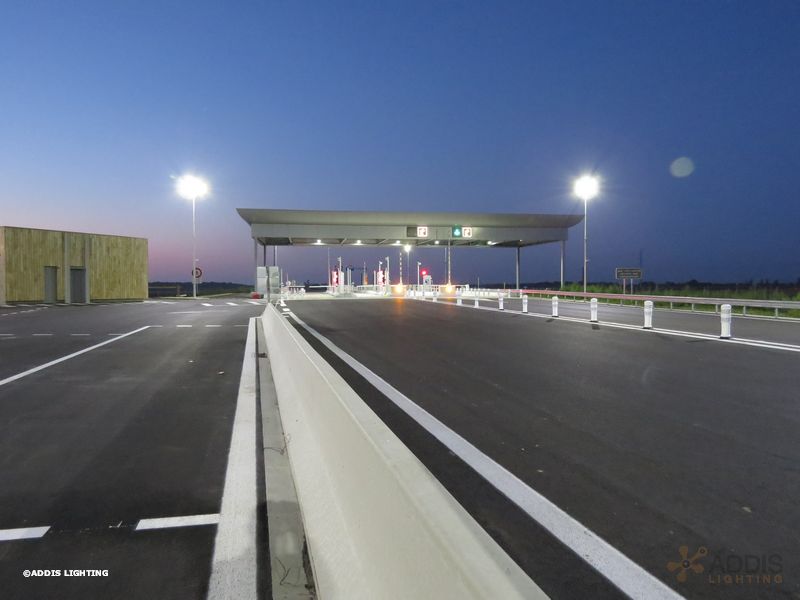 Eclairage led d'une gare de péage avec la Gamme AZURITE et la Gamme PYRITE