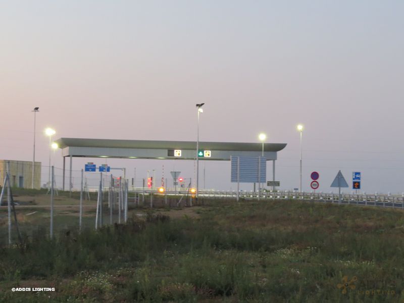 Eclairage led d'une gare de péage avec la Gamme AZURITE et la Gamme PYRITE