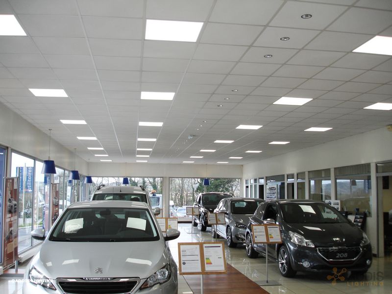 Eclairage LED d'une concession auto avec des dalles led LAZULI