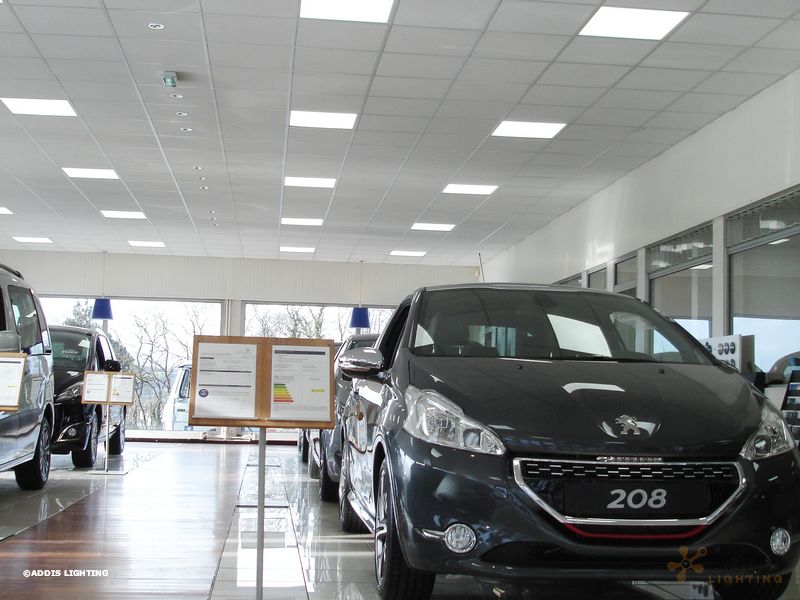 Eclairage LED d'une concession auto avec des dalles led LAZULI