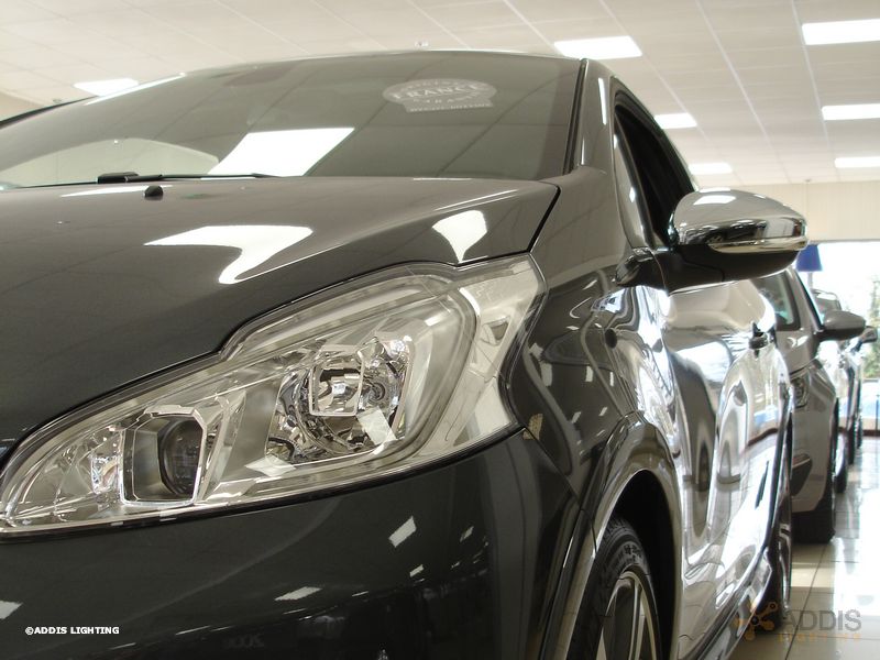 Eclairage LED d'une concession auto avec des dalles led LAZULI