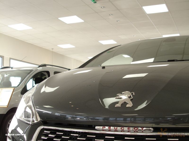 Eclairage LED d'une concession auto avec des dalles led LAZULI