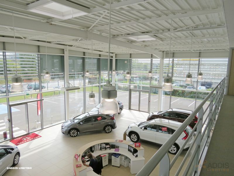 Eclairage led d'une concession automobile avec la gamme QUARTZ