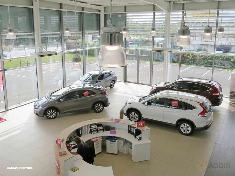 Eclairage led d'une concession automobile avec la gamme QUARTZ