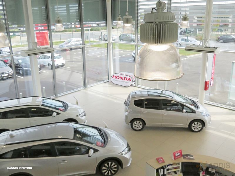 Eclairage led d'une concession automobile avec la gamme QUARTZ