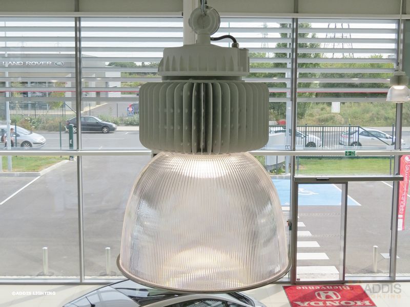 Eclairage led d'une concession automobile avec la gamme QUARTZ
