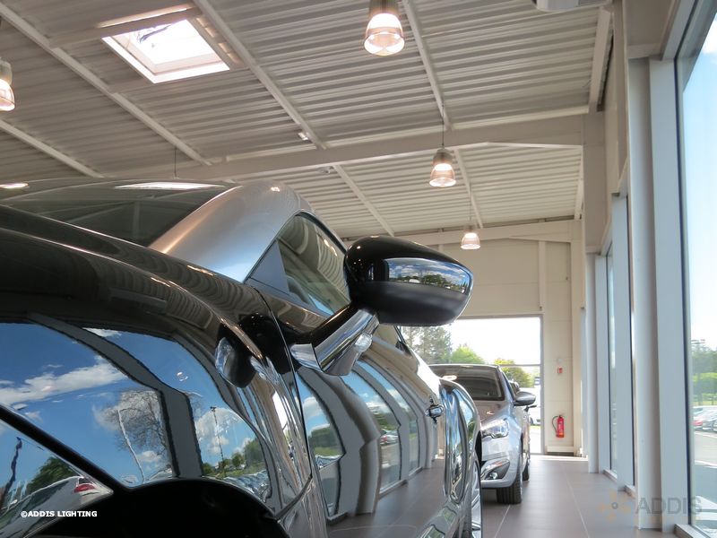 Eclairage led d'une concession automobile avec la gamme QUARTZ
