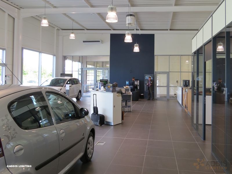 Eclairage led d'une concession automobile avec la gamme QUARTZ
