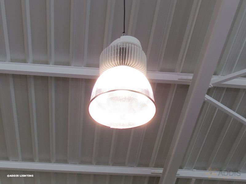 Eclairage led d'une concession automobile avec la gamme QUARTZ