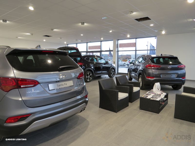 Eclairage led d'une concession automobile avec la gamme SHIVA