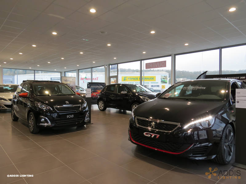 Eclairage led d'une concession automobile PEUGEOT avec la gamme SHIVA