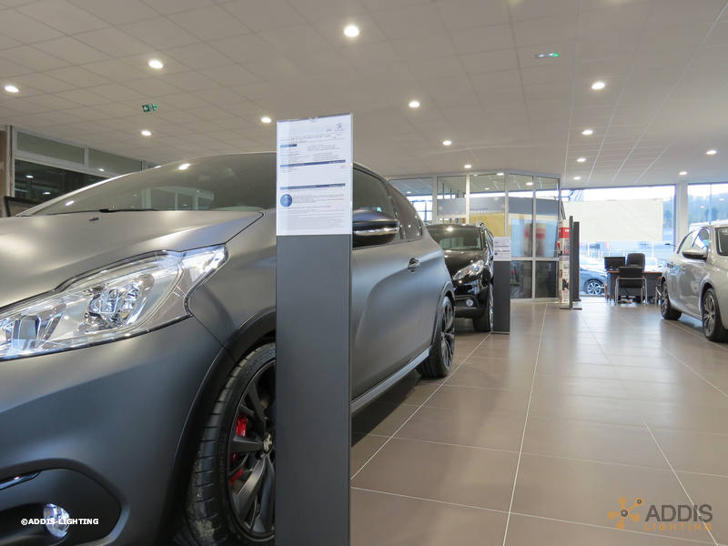 Eclairage led d'une concession automobile PEUGEOT avec la gamme SHIVA