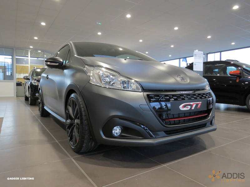 Eclairage led d'une concession automobile PEUGEOT avec la gamme SHIVA