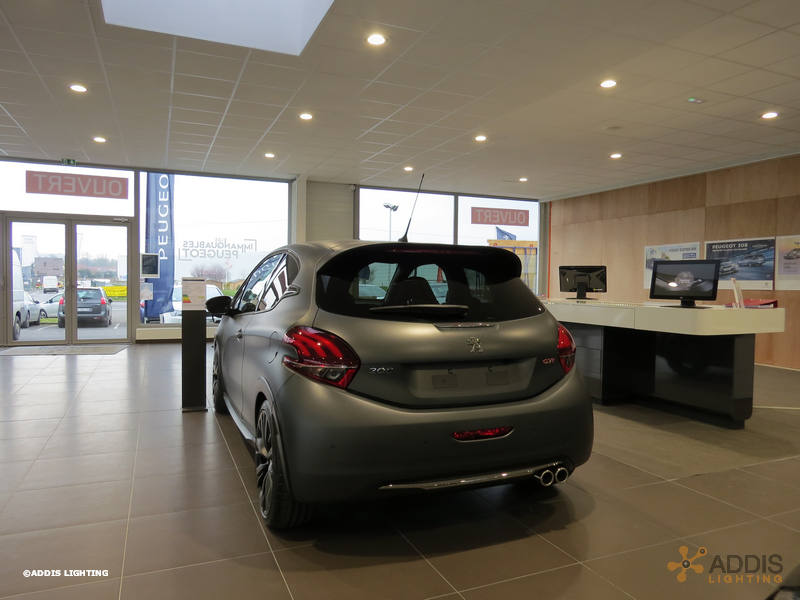 Eclairage led d'une concession automobile PEUGEOT avec la gamme SHIVA