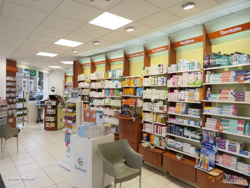 Eclairage d'accentuation à LED en pharmacie avec la gamme SHIVA