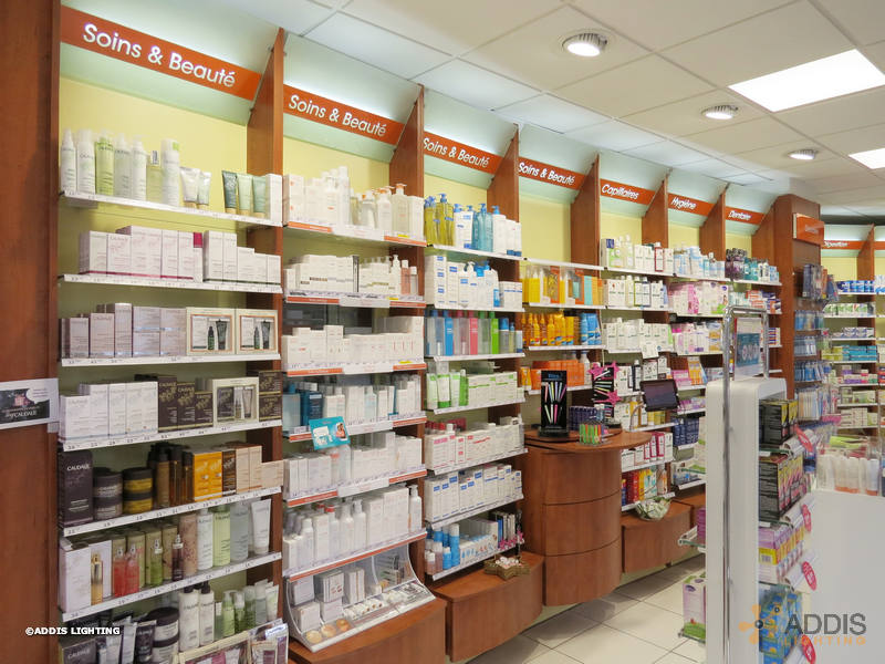 Eclairage d'accentuation à LED en pharmacie avec la gamme SHIVA