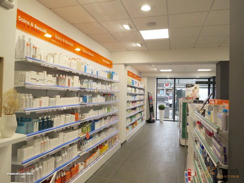 Utilisation de la gamme SHIVA pour de l'éclairage d'accentuation à LED en pharmacie