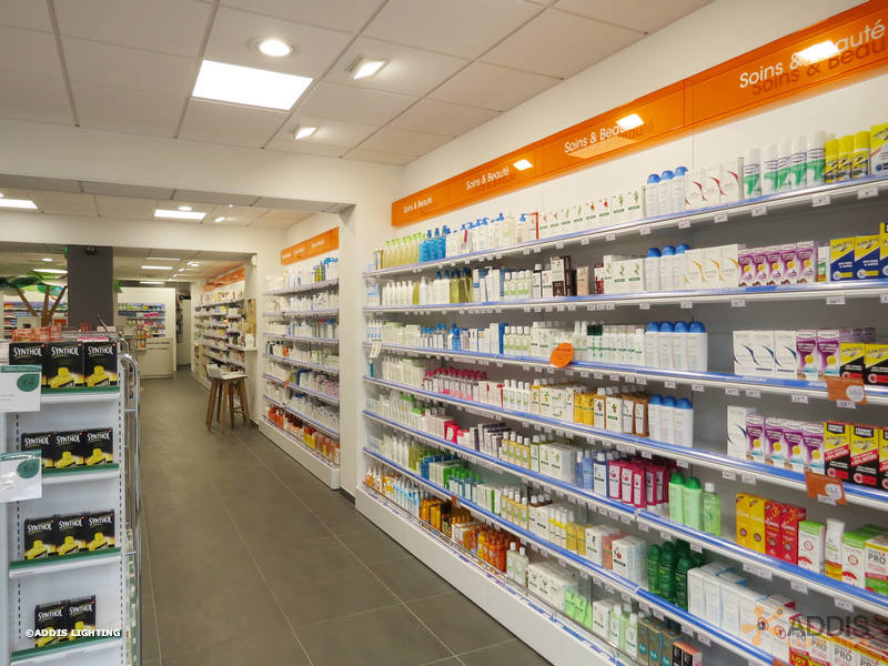 Utilisation de la gamme SHIVA pour de l'éclairage d'accentuation à LED en pharmacie