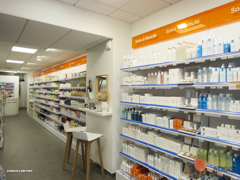 Utilisation de la gamme SHIVA pour de l'éclairage d'accentuation à LED en pharmacie