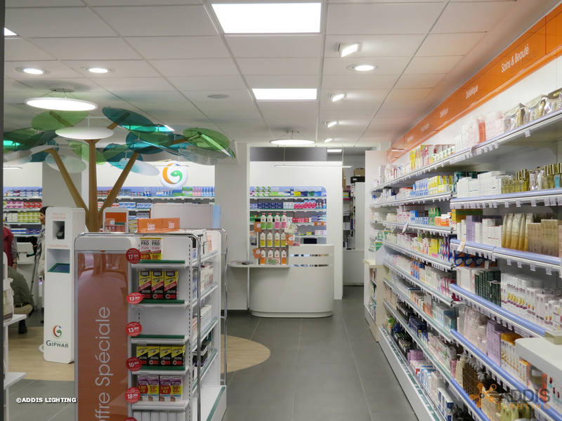 Utilisation de la gamme SHIVA pour de l'éclairage d'accentuation à LED en pharmacie