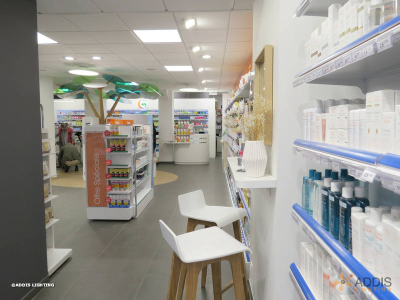Utilisation de la gamme SHIVA pour de l'éclairage d'accentuation à LED en pharmacie