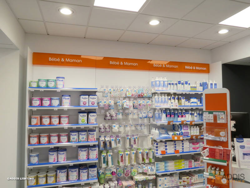 Utilisation de la gamme SHIVA pour de l'éclairage d'accentuation à LED en pharmacie