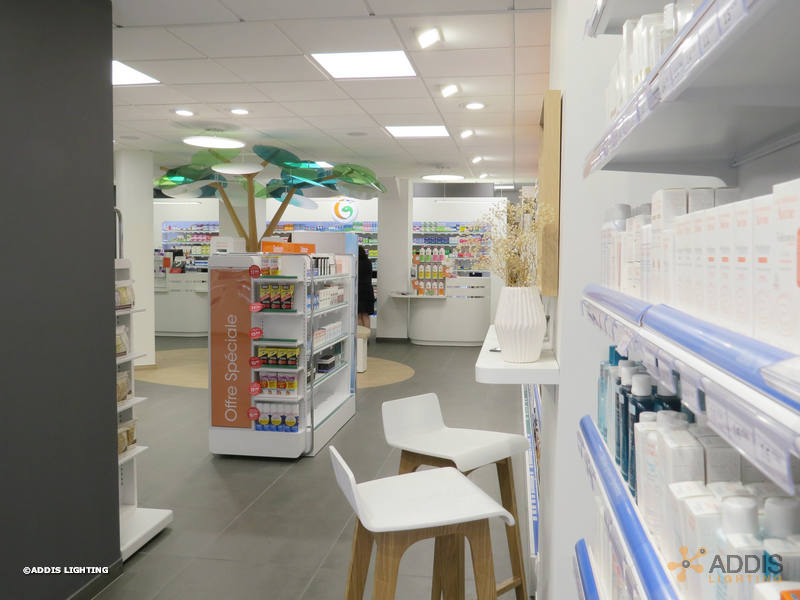 Utilisation de la gamme SHIVA pour de l'éclairage d'accentuation à LED en pharmacie