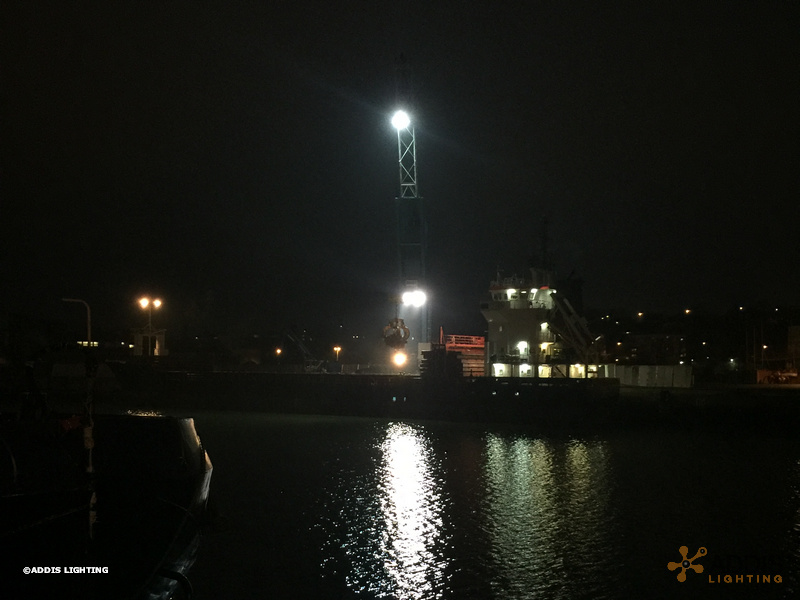 Equipement LED de grues dans un port maritime