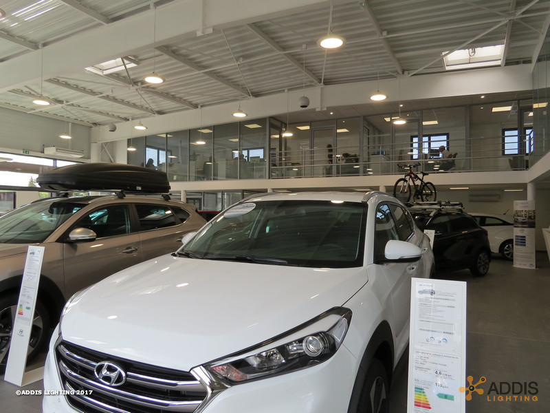 Eclairage LED d'une concession Peugeot Hyundai