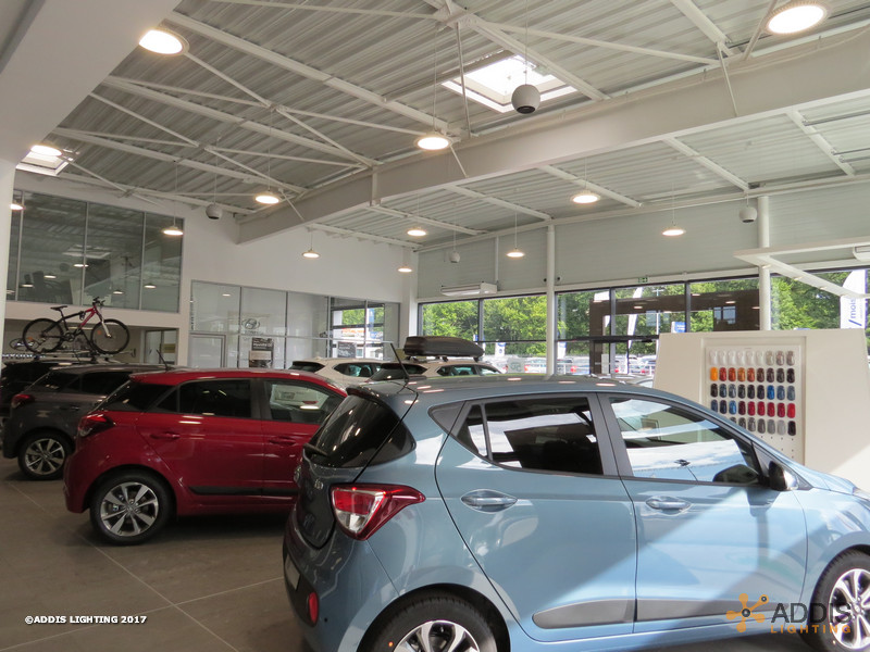 Eclairage LED d'une concession Peugeot Hyundai