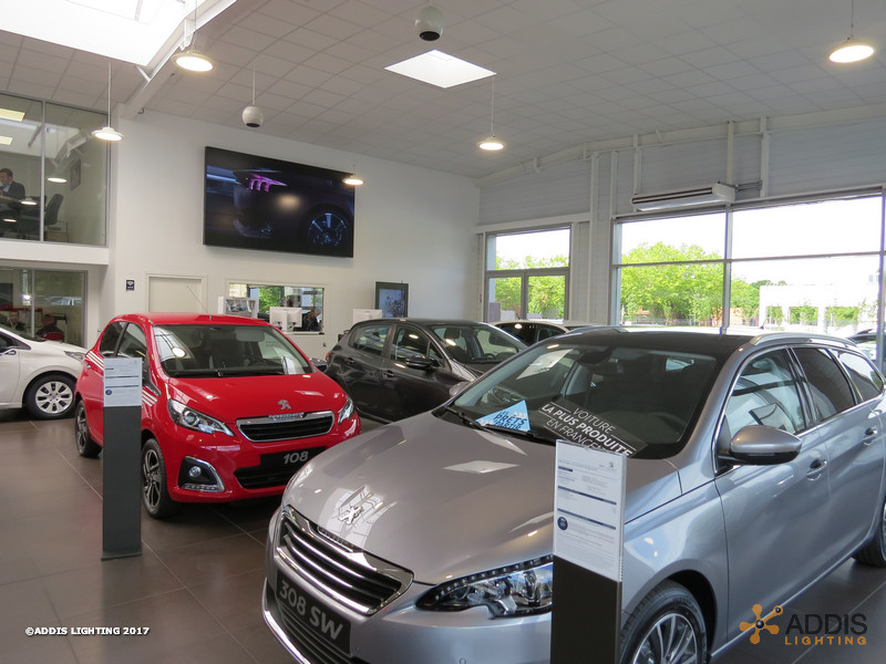 Eclairage LED d'une concession Peugeot Hyundai