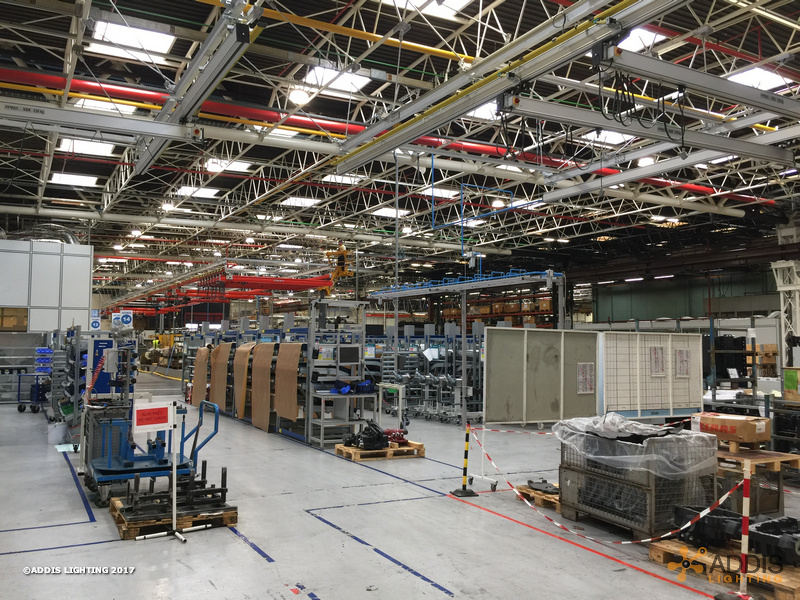 QUARTZ Compact avec réflecteur dans une usine de transmissions