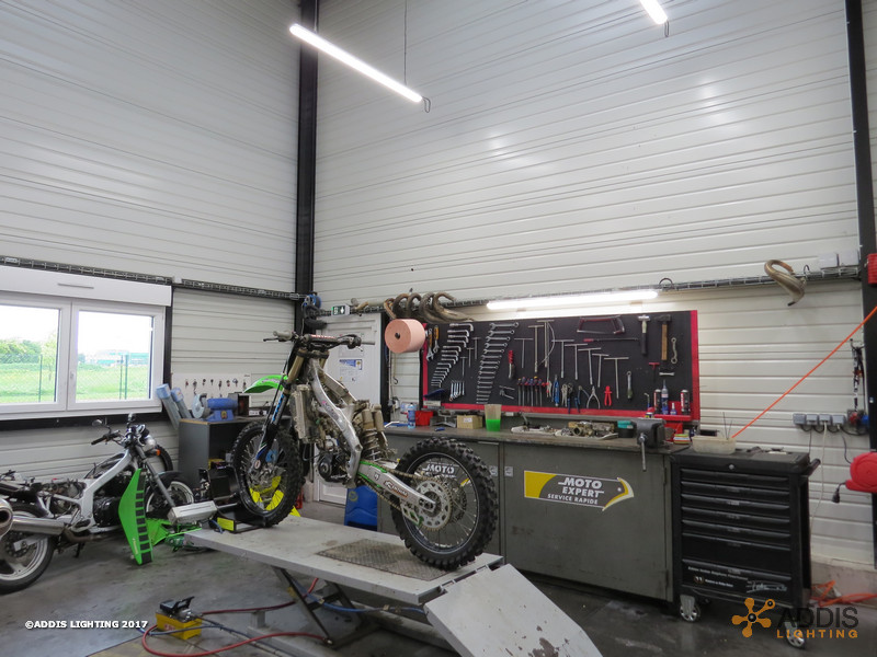 Eclairage Led d'une concession et d'un atelier moto-cross