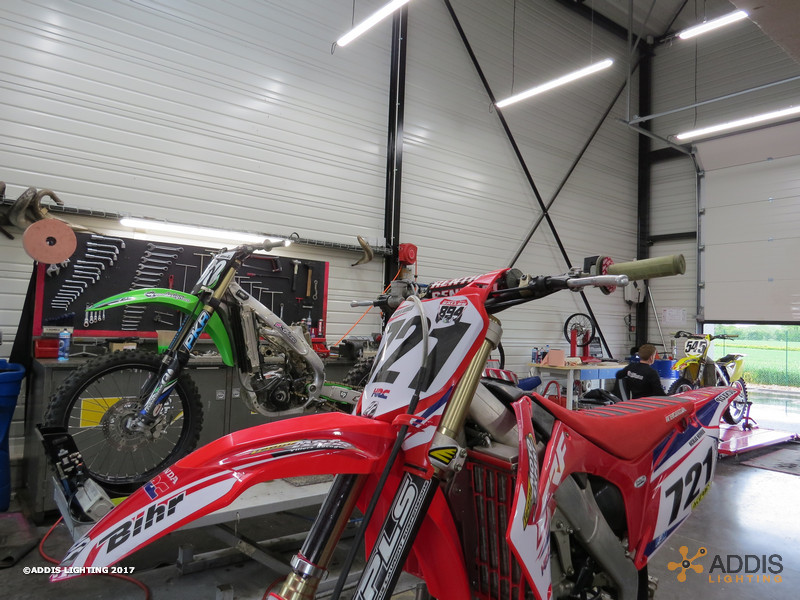 Eclairage Led d'une concession et d'un atelier moto-cross