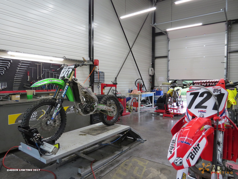 Eclairage Led d'une concession et d'un atelier moto-cross