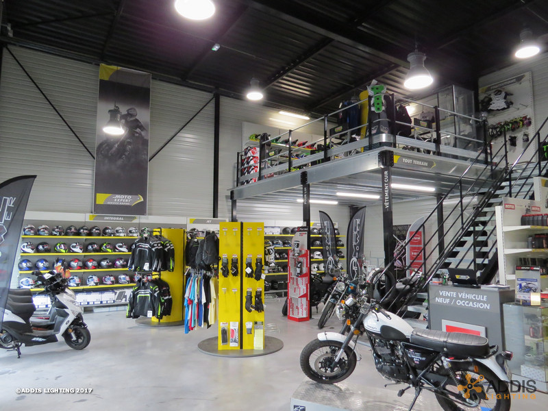 Eclairage Led d'une concession et d'un atelier moto-cross