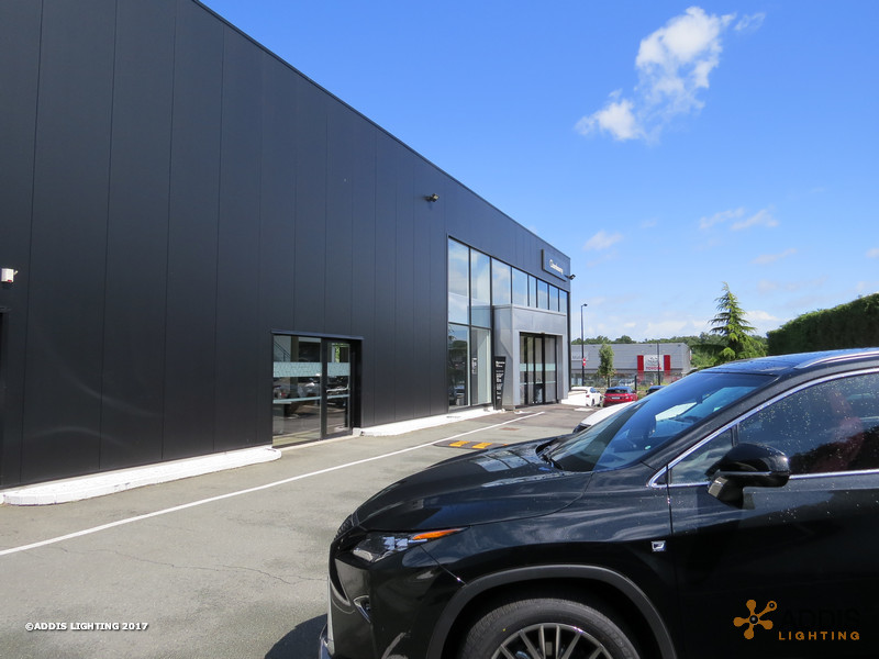 Eclairage extérieur à led d'une concession LEXUS