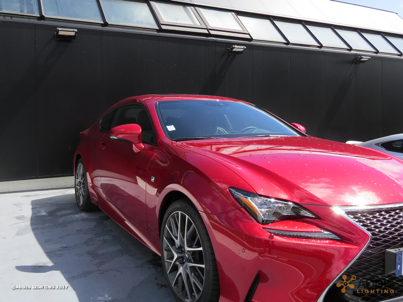 Eclairage extérieur à led d'une concession LEXUS