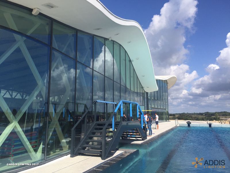 Equipement LED d'une piscine avec des AZURITE Canopy