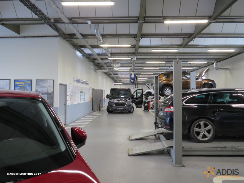 Caissons Led OPALINE pour une nouvelle concession Peugeot Citroen